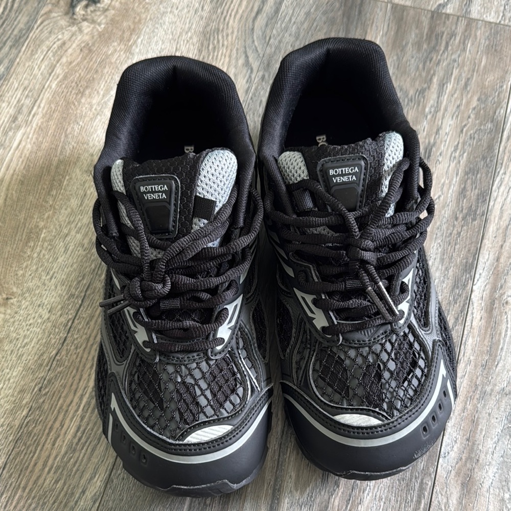 Bottega Veneta Black and Gray Sneakers Sleek Modern Design